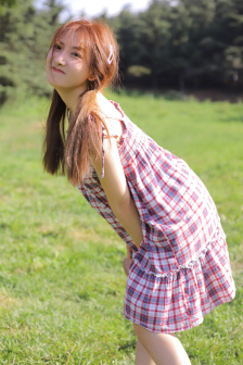 美女骑在男人脖子上